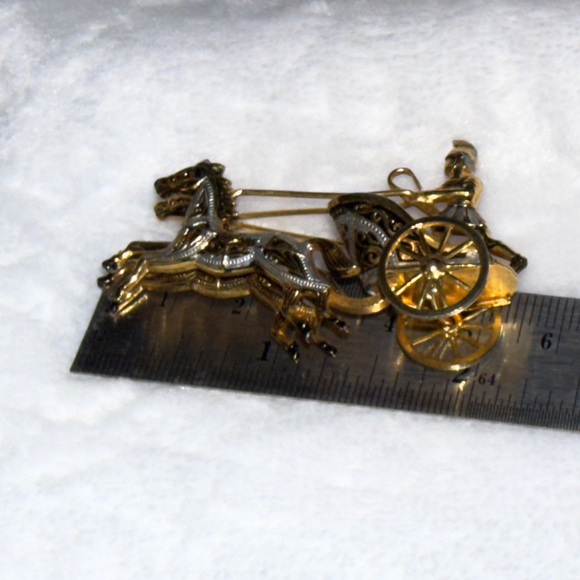 Vintage Gold Silver Black Damascene Roman Chariot Horses Brooch Pin - Picture 9 of 11